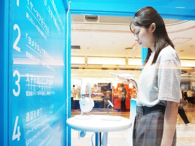 電話ボックス事後リリース04 電話ボックスの中でヨメテルを体験する人
